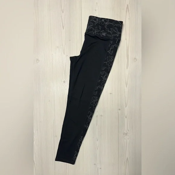 Skechers Black Leggings with Floral Pattern - Picture 3 of 6